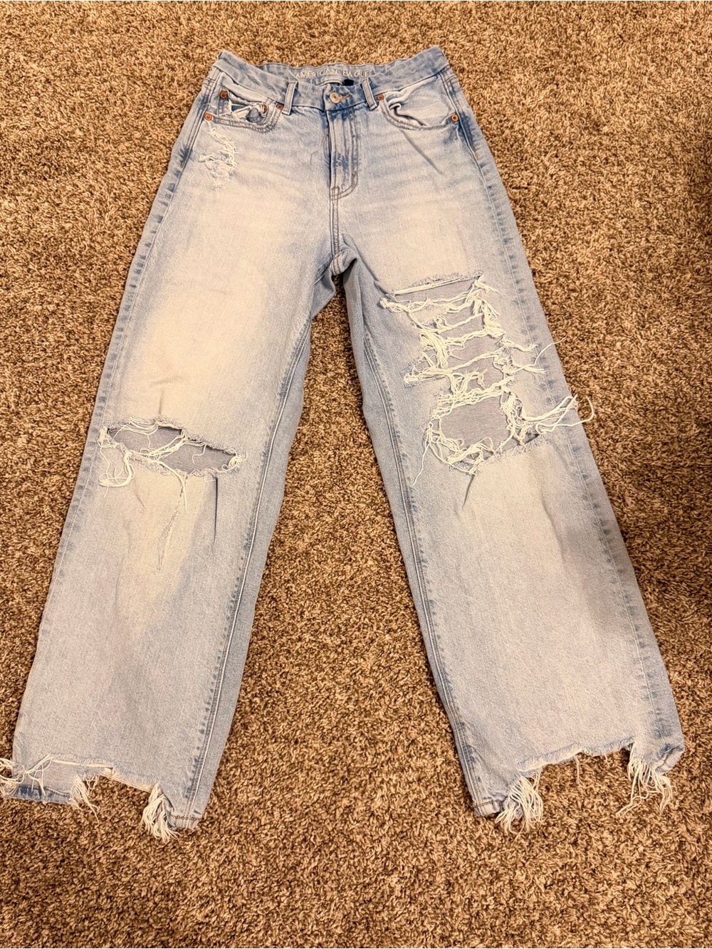 American Eagle Light Wash Ripped Women’s Jeans